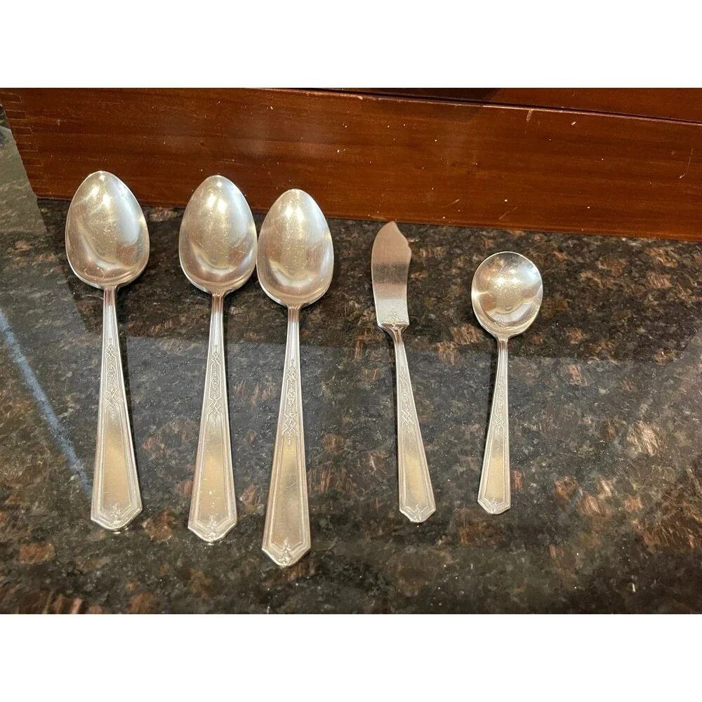 58 piece Oneida Tudor Silverplate 